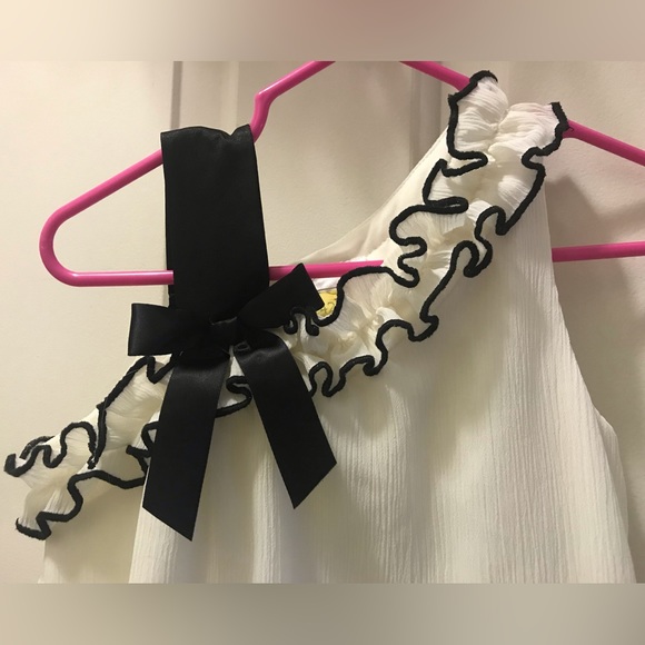 Beautiful & unique Rare Editions girl’s size 4T black & off-white dressy top - Picture 2 of 6